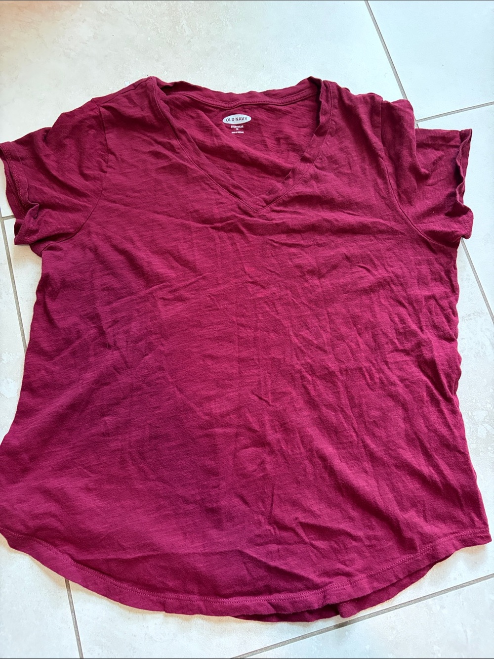 Old Navy Women's Short-Sleeve V-Neck Tee in Burgundy